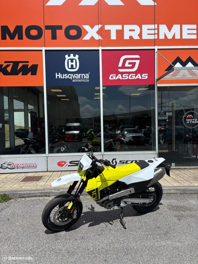 Husqvarna 701 Supermoto - 1