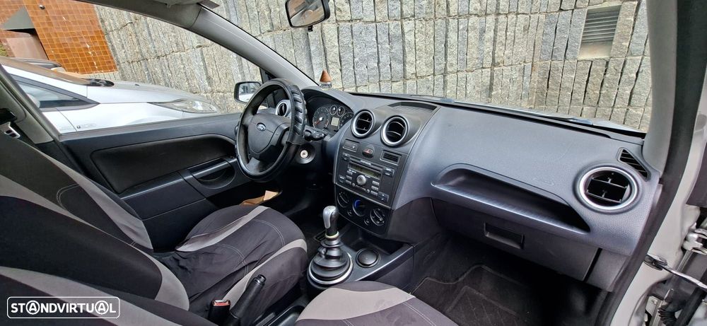 Ford Fiesta 1.25 Zetec - 8