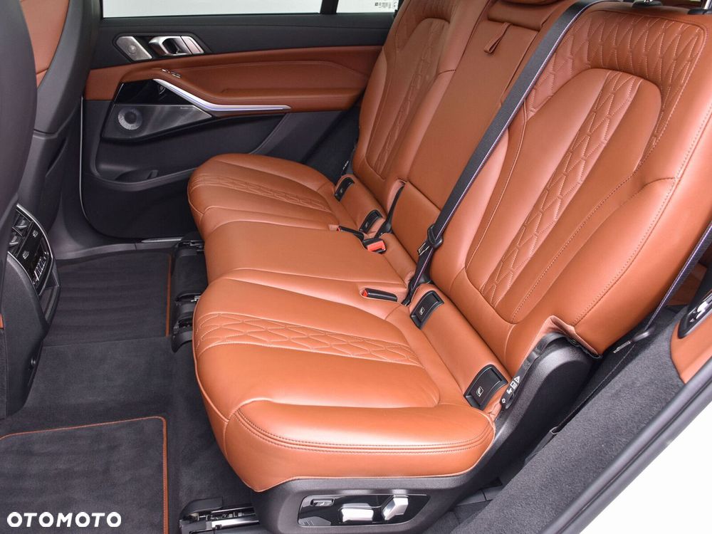 BMW X7 - 27