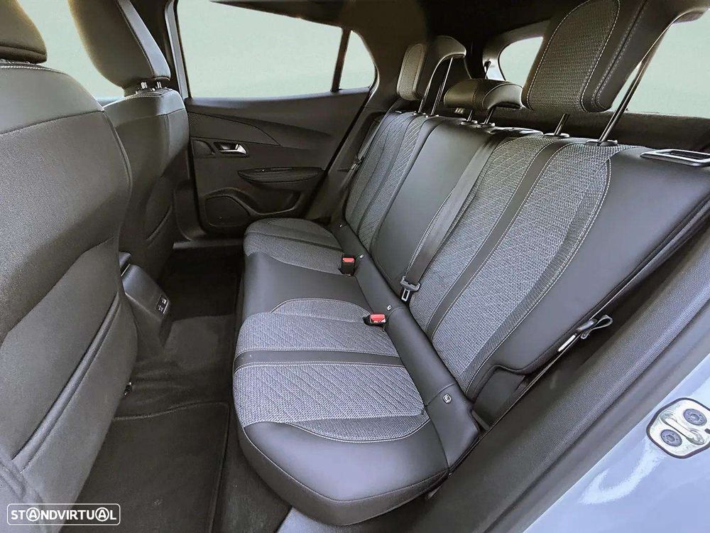 Peugeot e-2008 50 kWh Allure Pack - 17