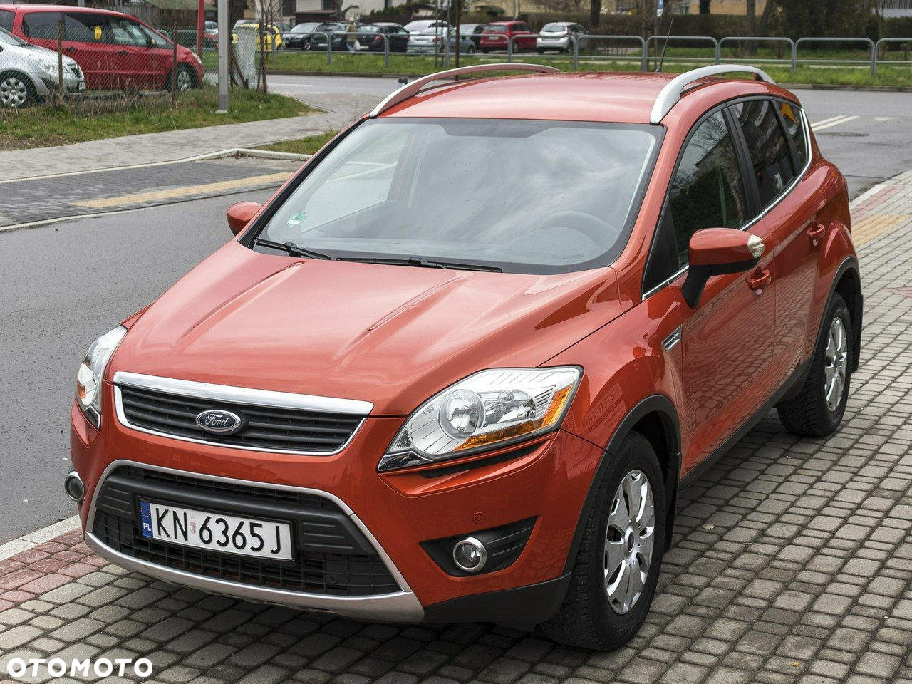 Ford Kuga 2.0 TDCi 2x4 Titanium - 4
