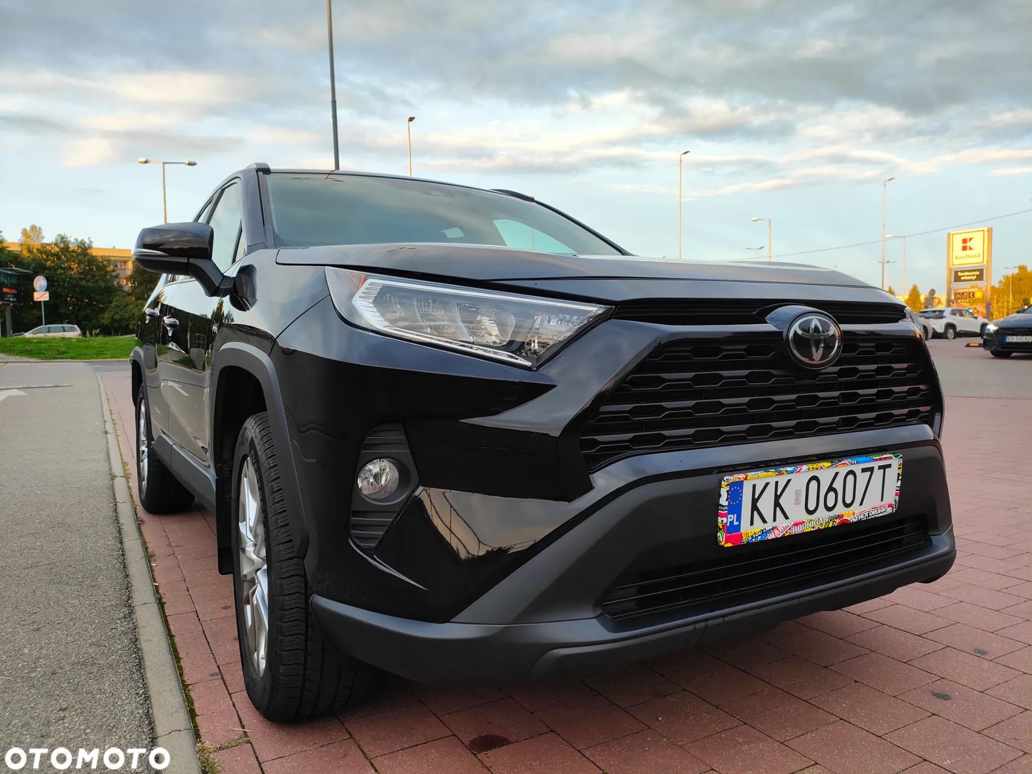 Toyota RAV4 - 1