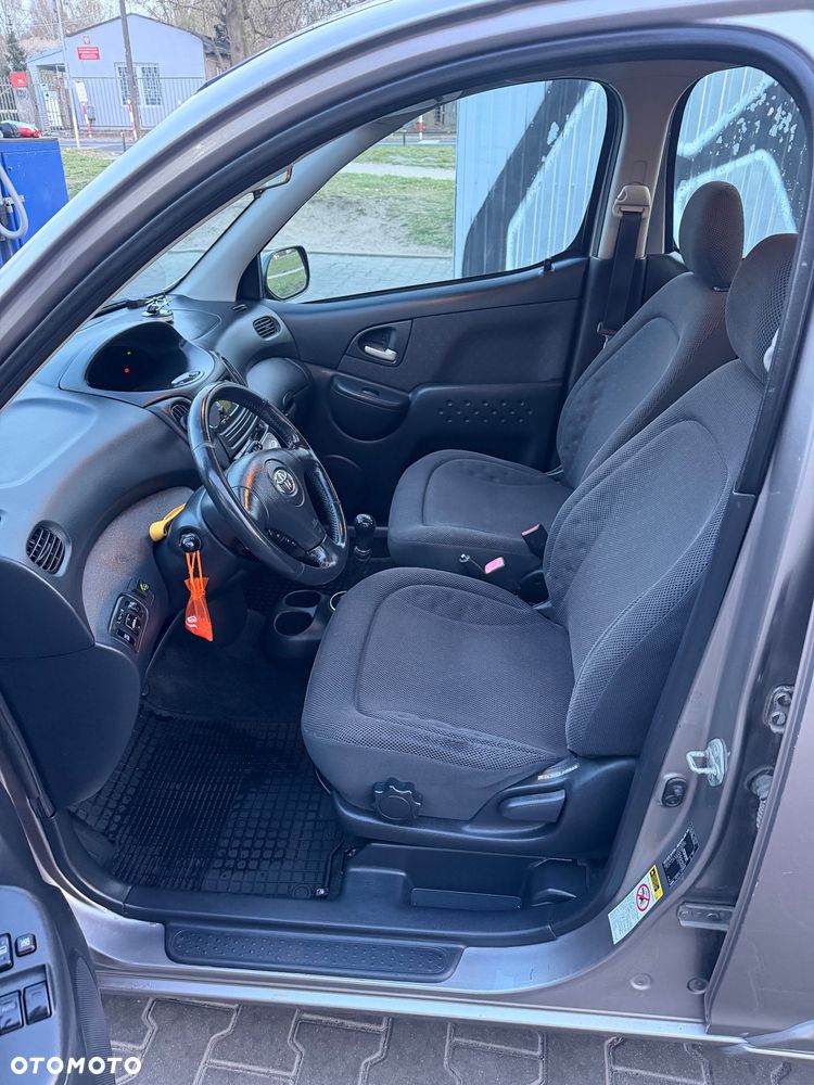 Toyota Yaris Verso 1.5 Sol - 11