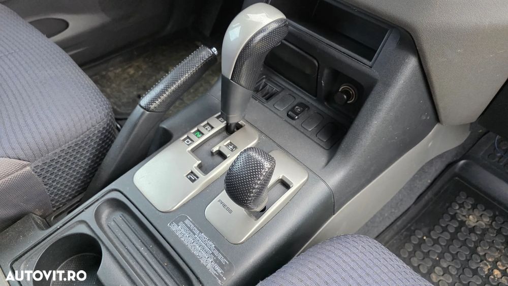 Mitsubishi Pajero 3.2 DI-D Automatik Dakar - 36