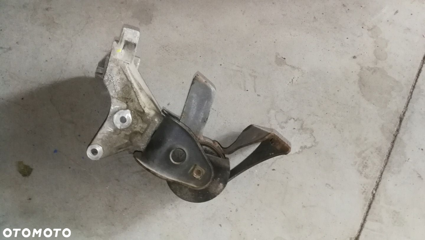 Łapa poduszka skrzyni 1.2 Suzuki Swift MK7 10-16 - 2