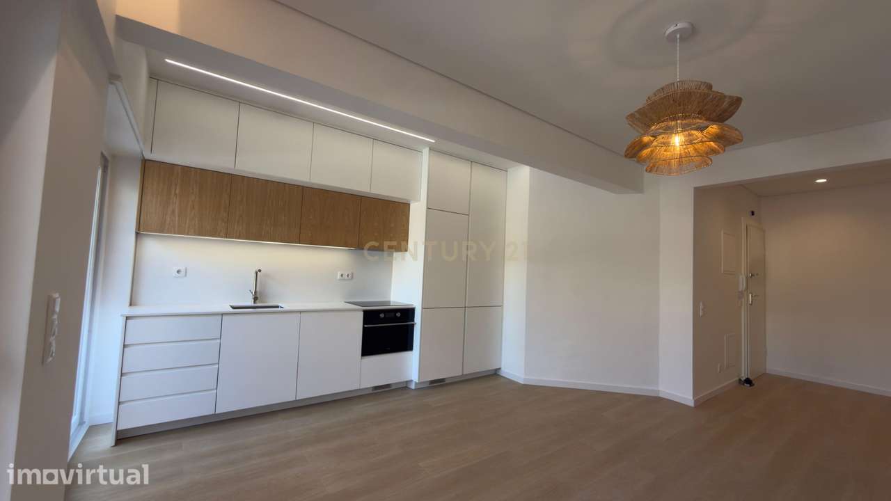 T2 Totalmente Remodelado | Rua da Senhora da Glória – Lisboa - Grande imagem: 4/13