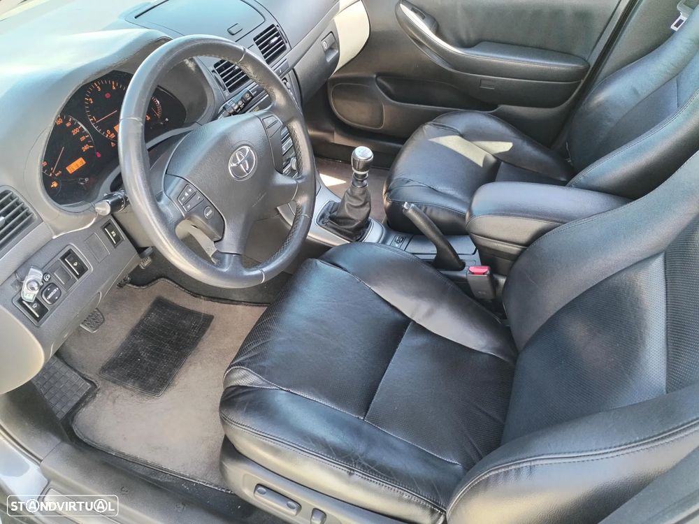Toyota Avensis SW 2.0 D-4D GPS - 4