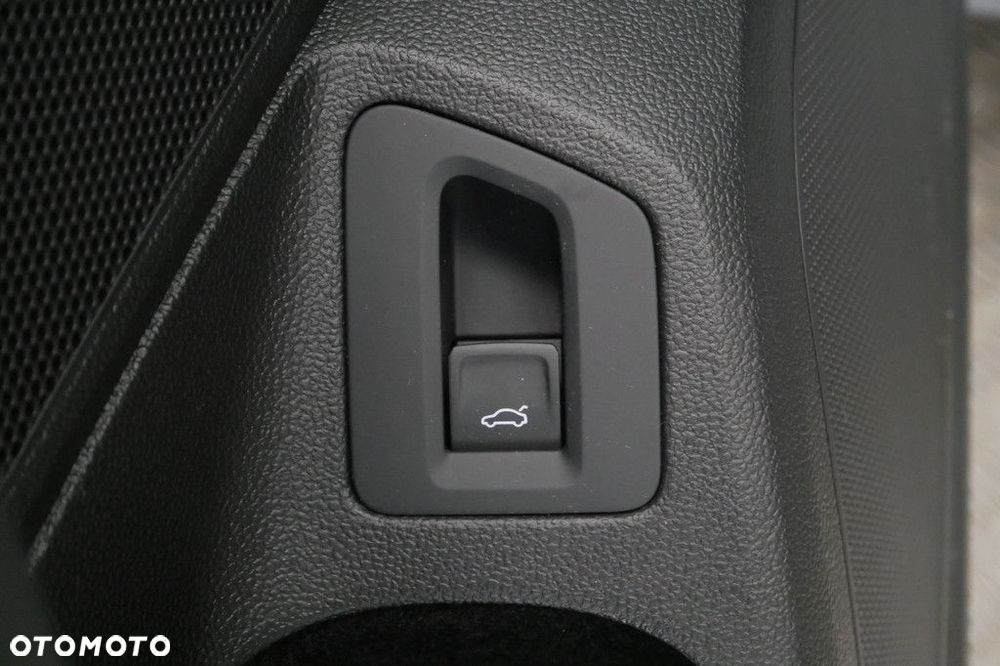 Volkswagen Passat Variant 2.0 TSI Business DSG - 17