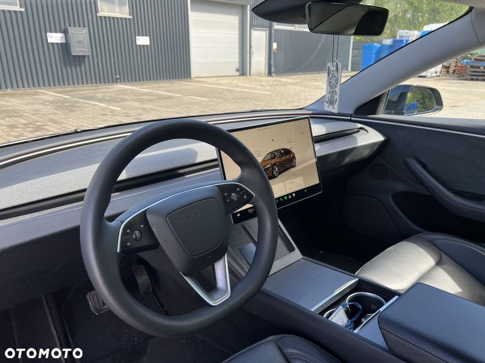 Tesla Model 3 - 5