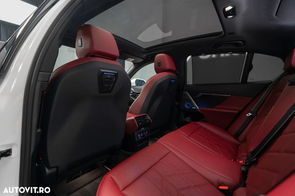 BMW Seria 5 520i AT MHEV - 29