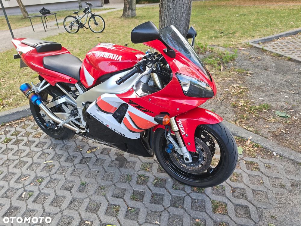 Yamaha R1 - 1