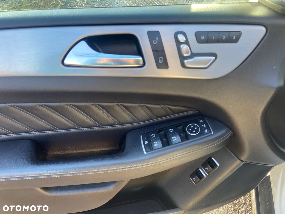 Mercedes-Benz GLE 350 d 4Matic 9G-TRONIC AMG Line - 34