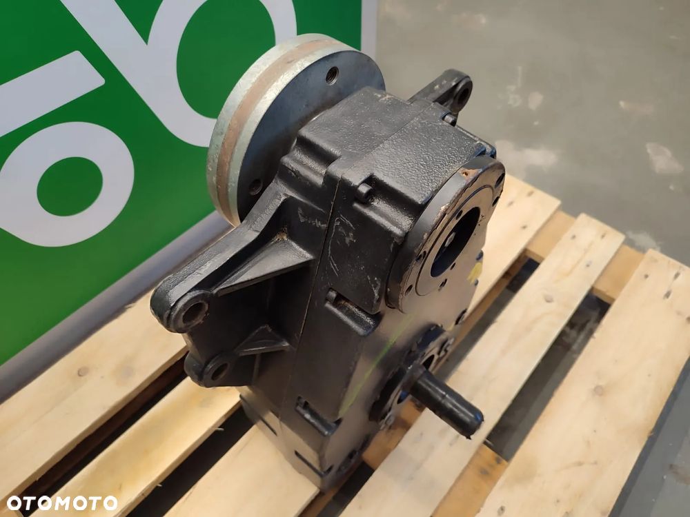 Przedni WOM 32028376A JCB Fastrac 8310 - 6