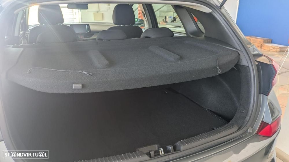 Hyundai i30 1.6 CRDi STyle+Navi - 24