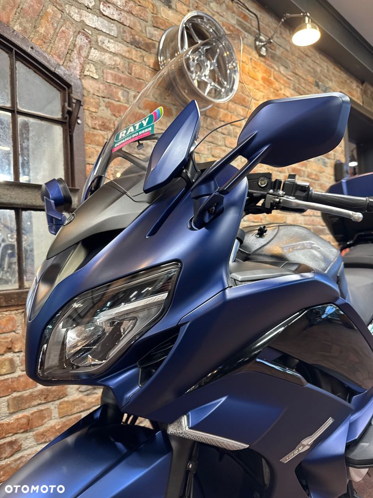 Yamaha FJR - 11
