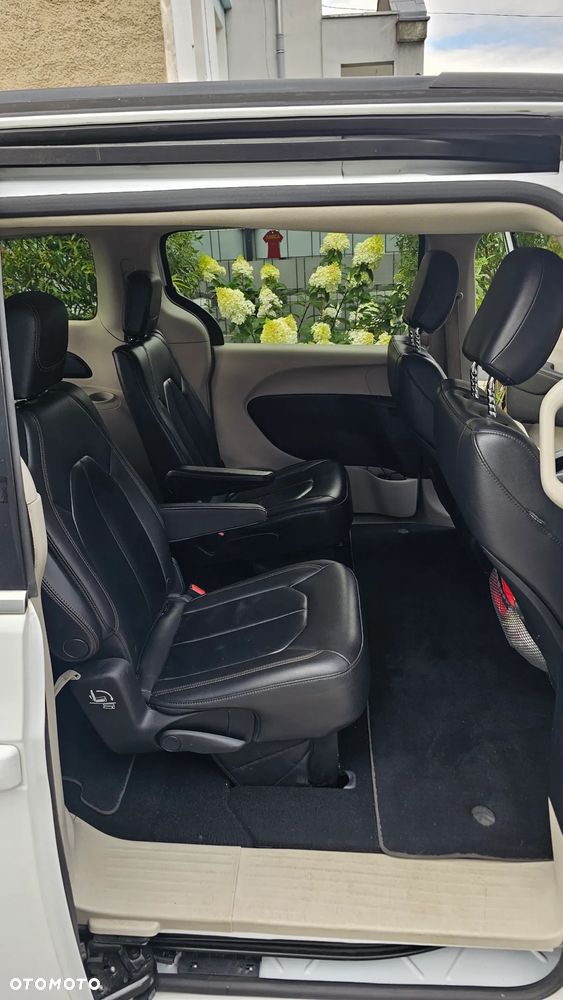 Chrysler Pacifica - 13