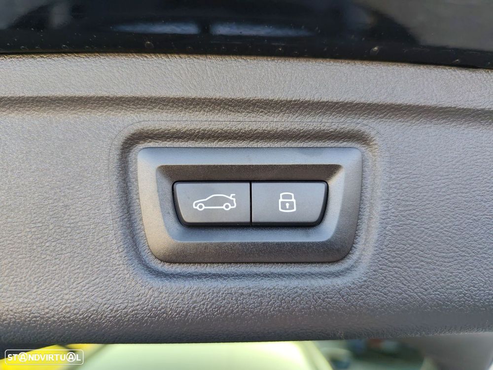 BMW 320 d Pack Desportivo M Auto - 35