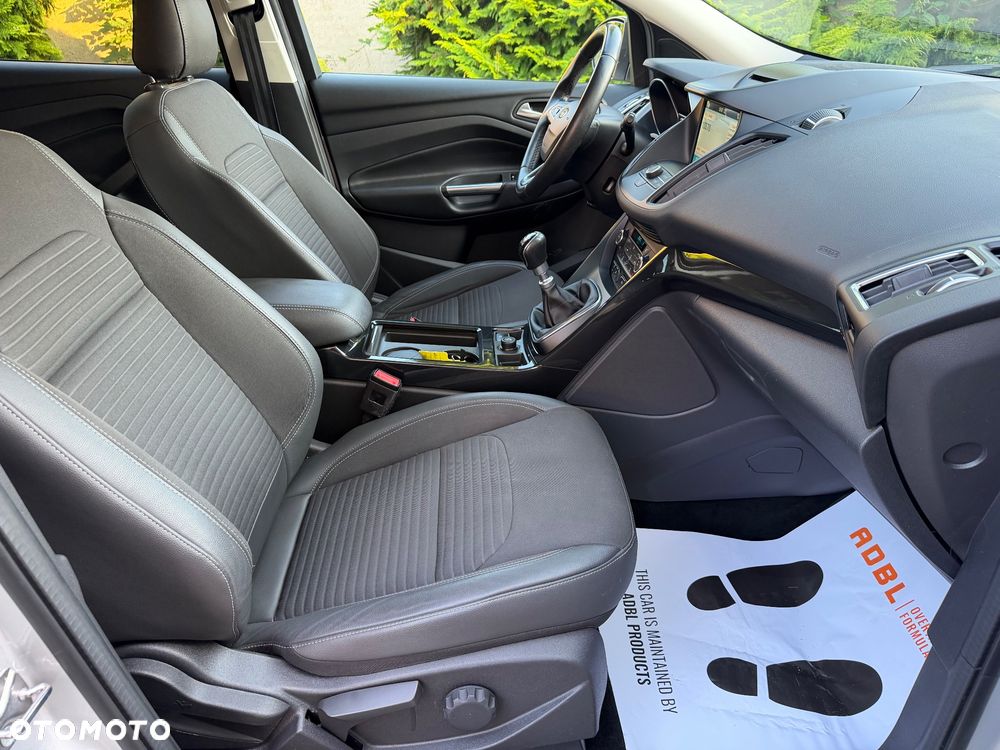 Ford Kuga 2.0 TDCi 2x4 Titanium - 32
