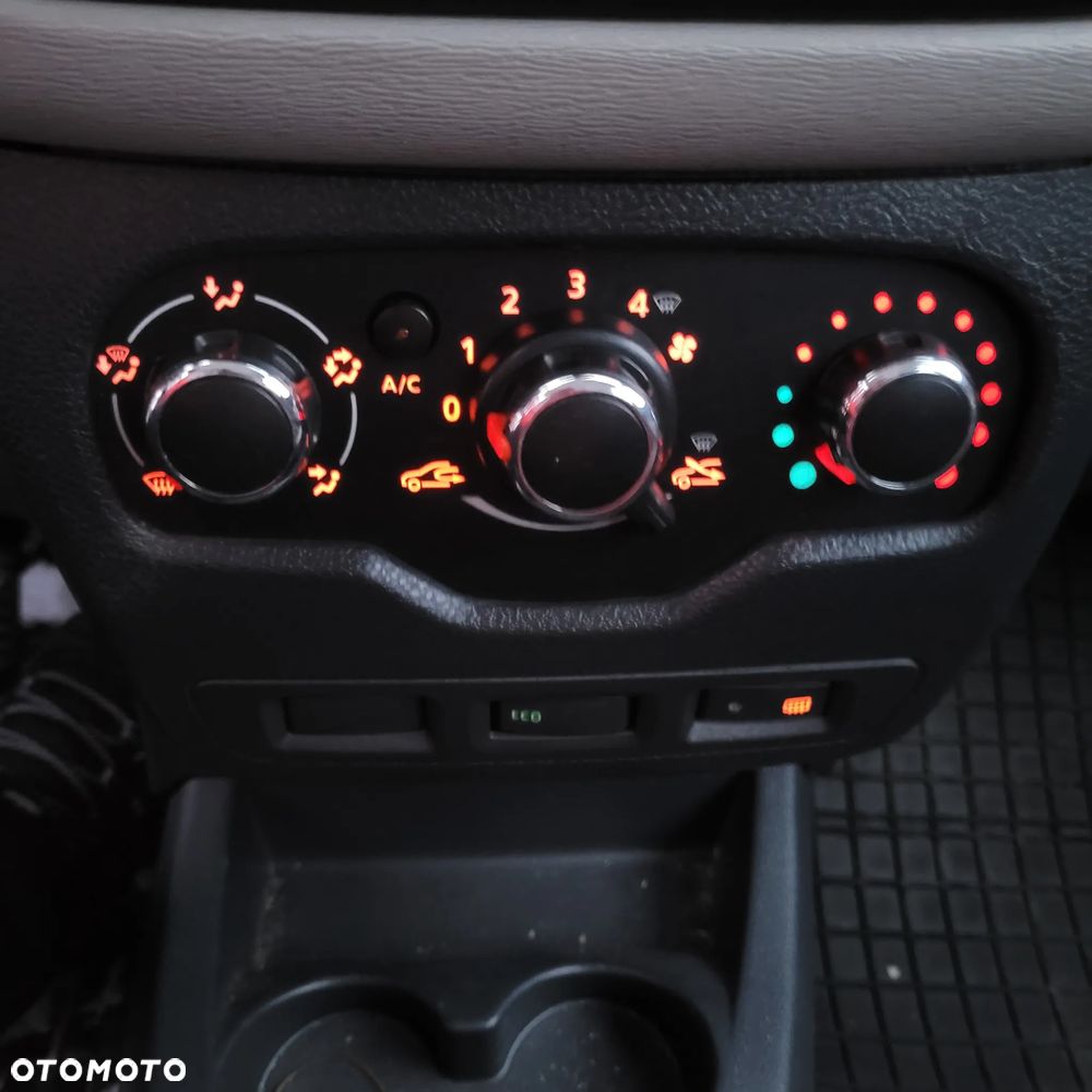 Dacia Lodgy 1.6 SCe Outdoor S&S - 19