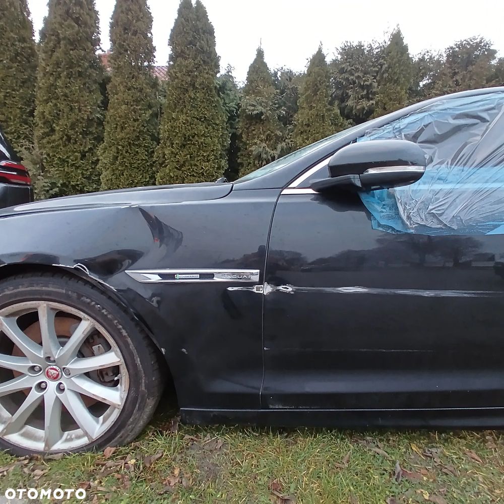 Jaguar XJ 3.0 T AWD R-Sport - 16