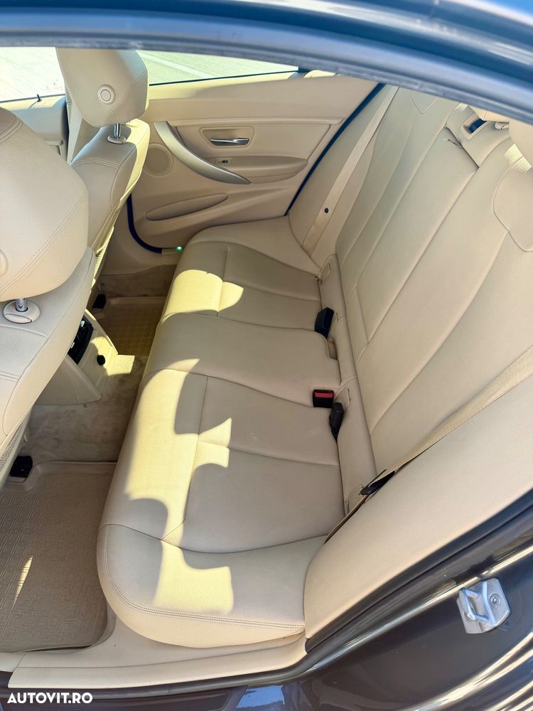 BMW Seria 3 318d Aut. Sport Line - 9