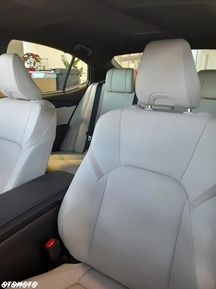 Toyota Camry - 5
