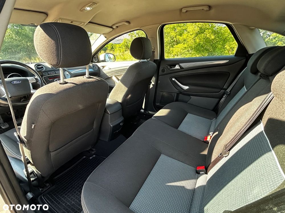 Ford Mondeo 2.0 TDCi Ambiente - 20