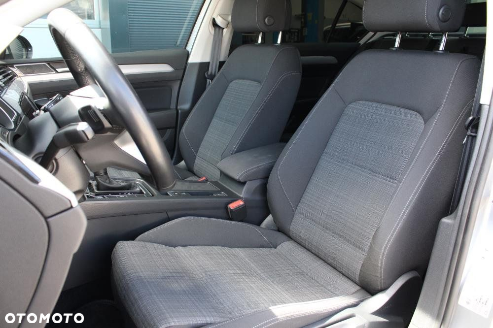 Volkswagen Passat - 8