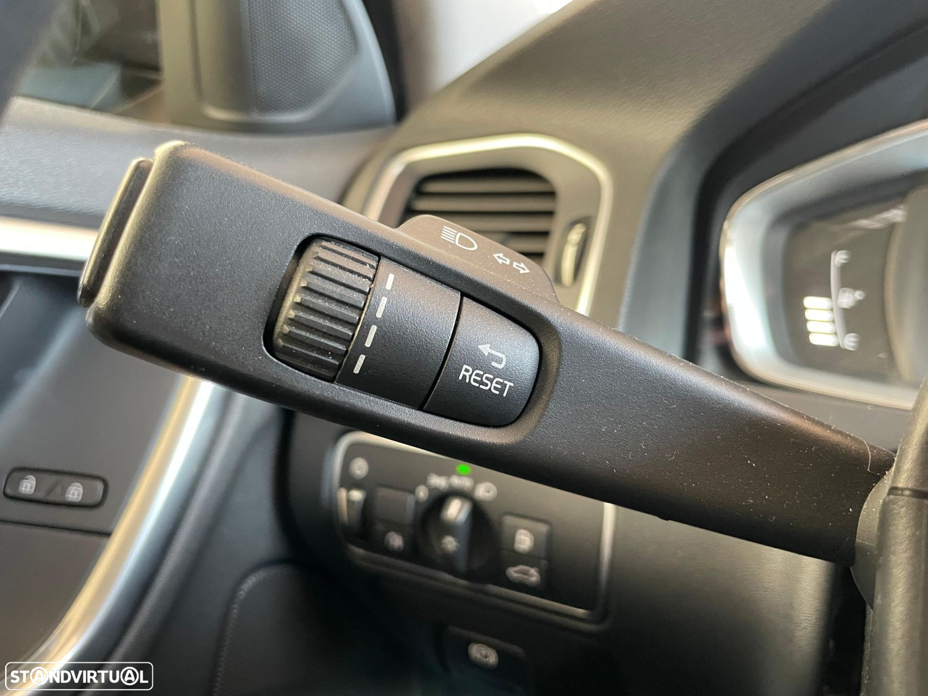 Volvo V60 2.4 D6 Momentum AWD Phev - 18