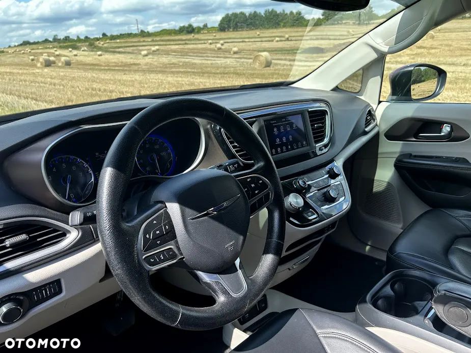 Chrysler Pacifica - 23