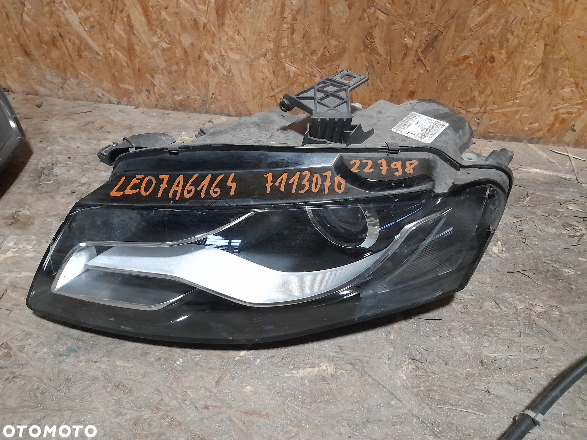 lampa reflektor lewy lewa a4 b8 LE07A6164 USZKODZONA - 1