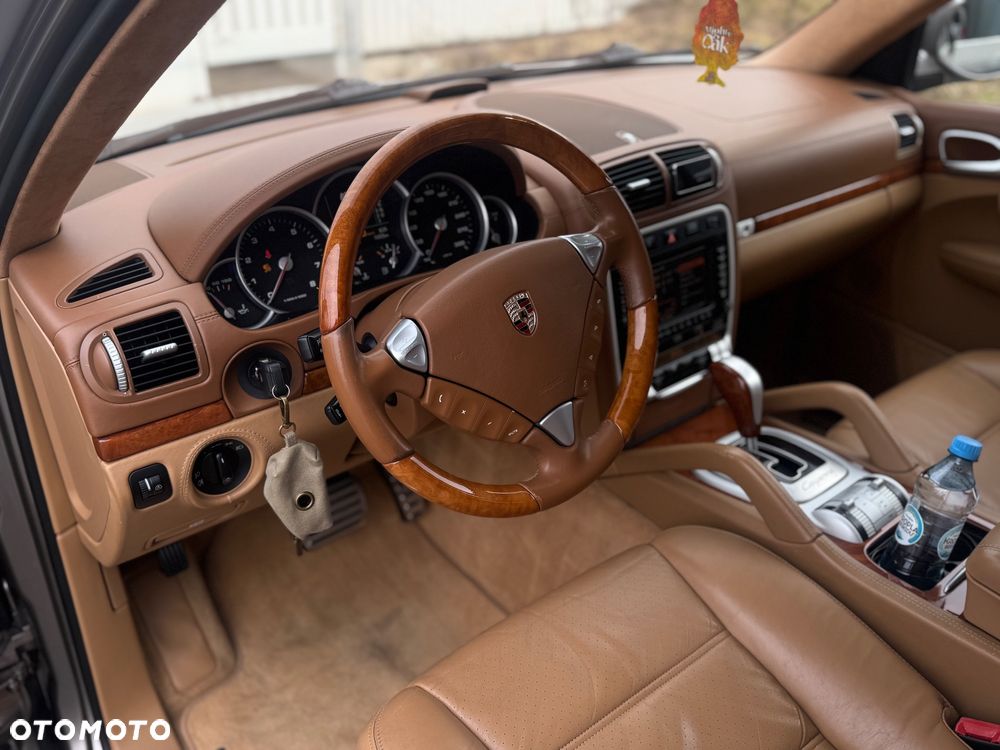 Porsche Cayenne - 6