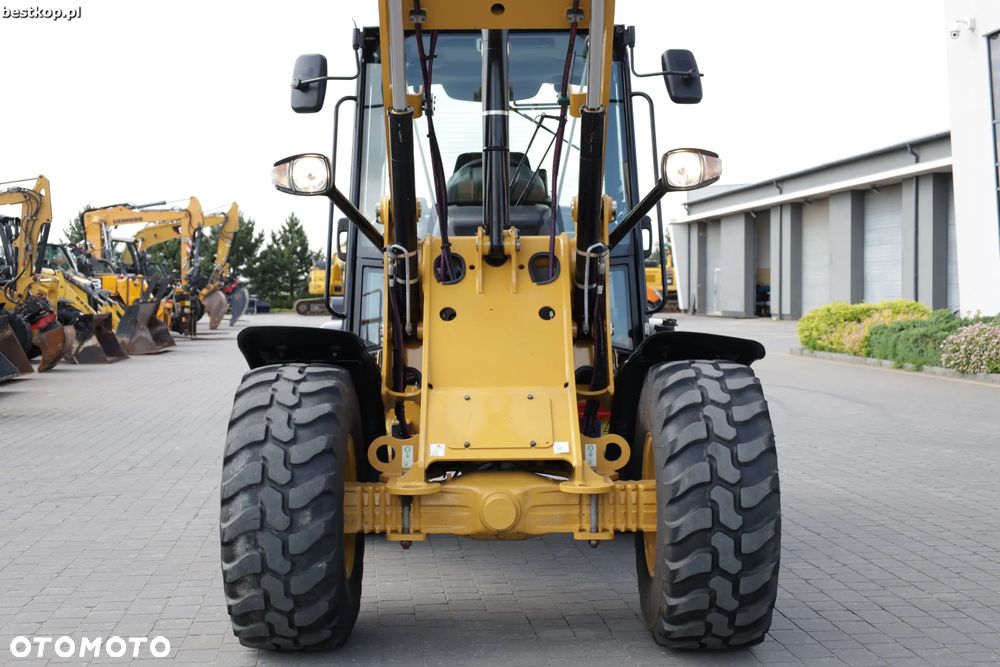 Caterpillar CAT 906M - 21