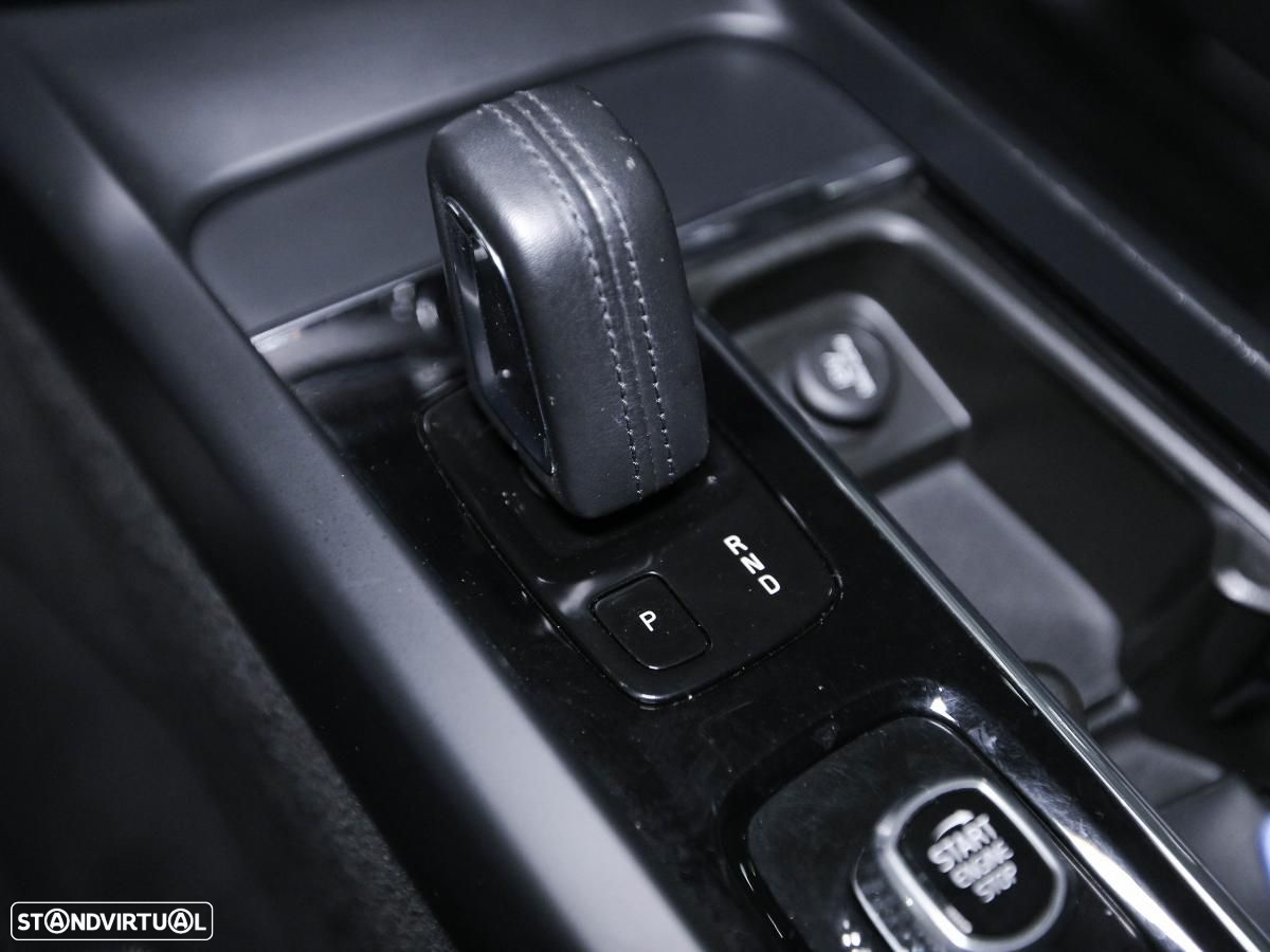 Volvo XC 60 2.0 T8 PHEV Momentum AWD - 22