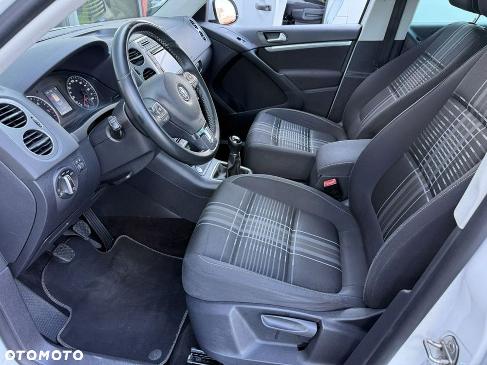 Volkswagen Tiguan 2.0 TDI DPF BlueMotion Technology Lounge Sport & Style - 25