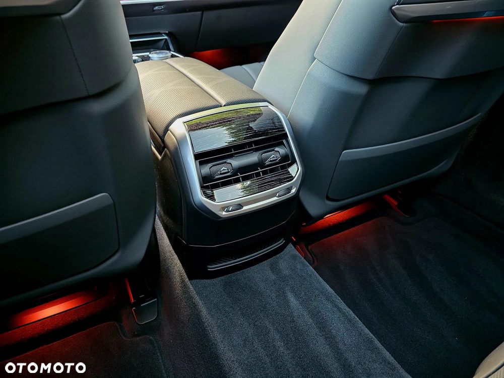 BMW Seria 7 - 26