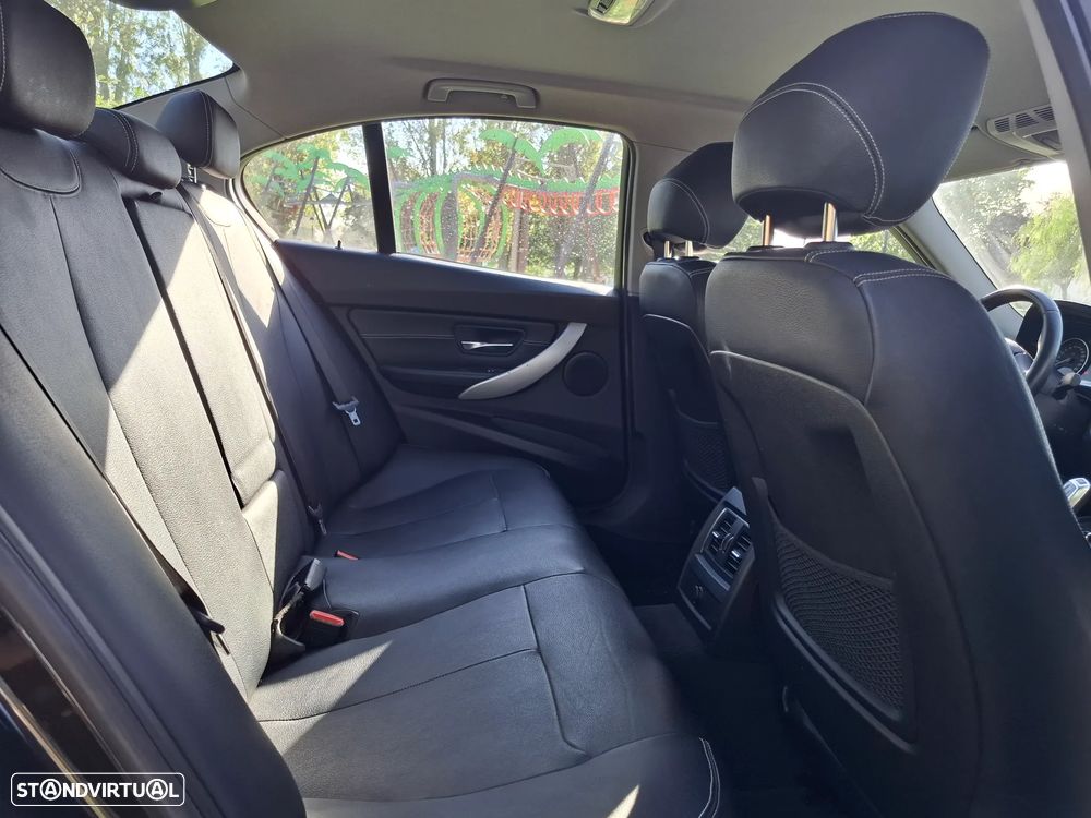 BMW 330 e iPerformance Line Sport - 11