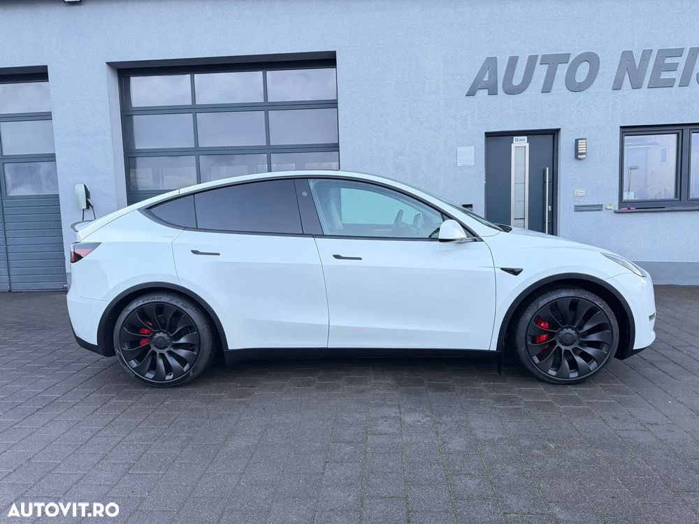 Tesla Model Y - 13