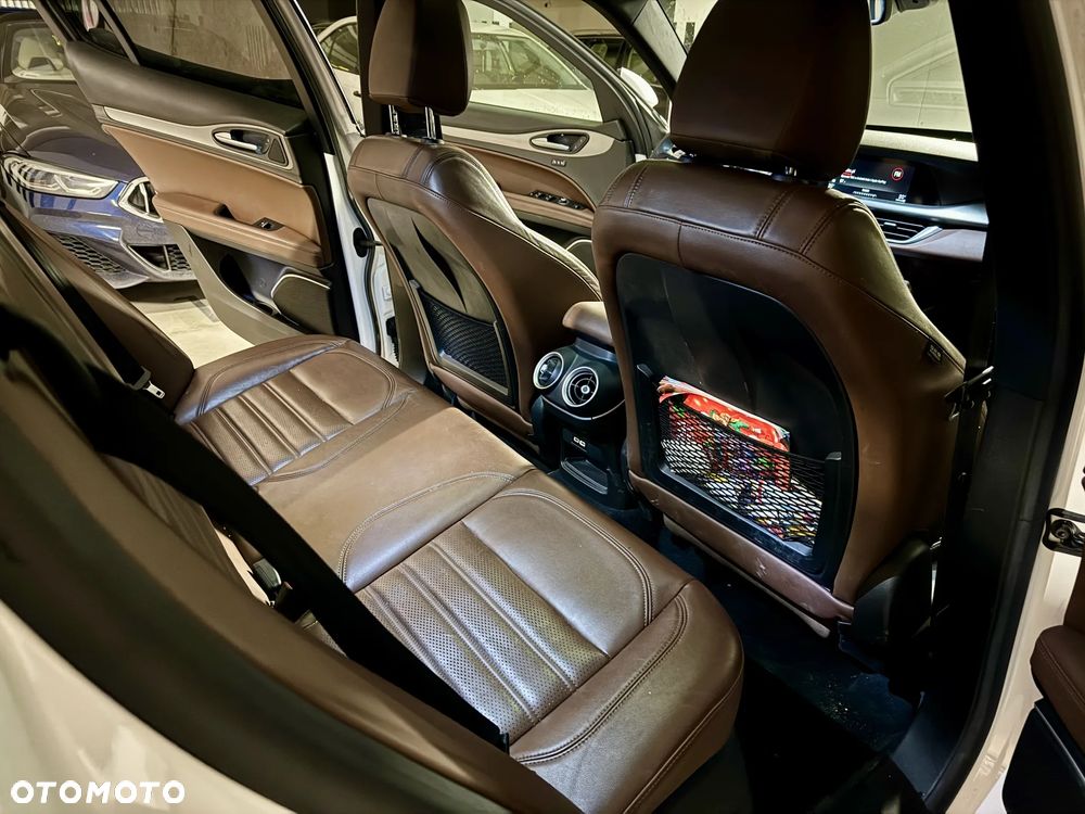 Alfa Romeo Stelvio - 13
