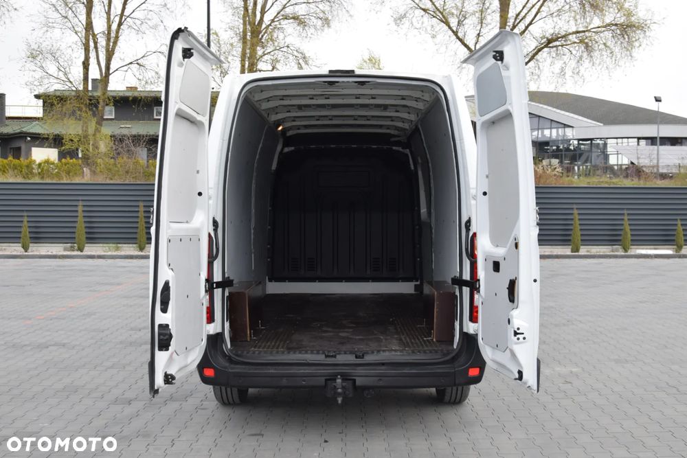 Renault MASTER / L3H2 / 2.3 - 150 KM / 3 OSOBY / DOSTAWCZE / BLASZAK / DUŻY WYŚWIETLACZ / KLIMA / TEMPOMAT / KAMERA COFANIA / HAK / SPROWADZONY - 18