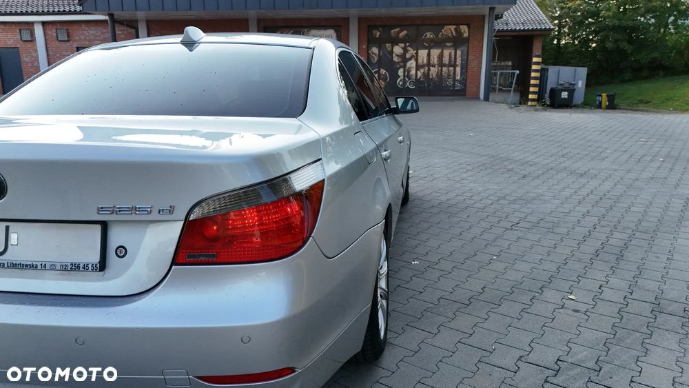 BMW Seria 5 525d - 26
