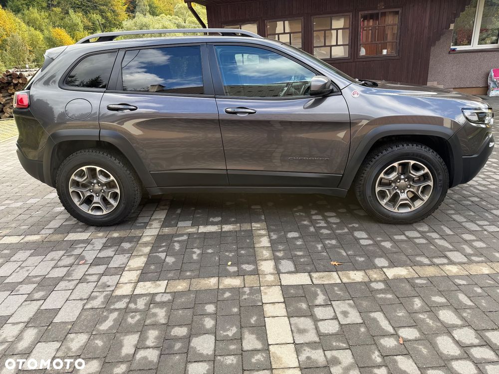Jeep Cherokee - 4