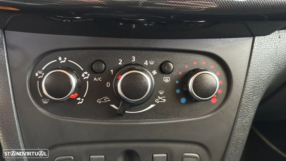 Dacia Sandero 1.0 SCe Pack — fotografia 16