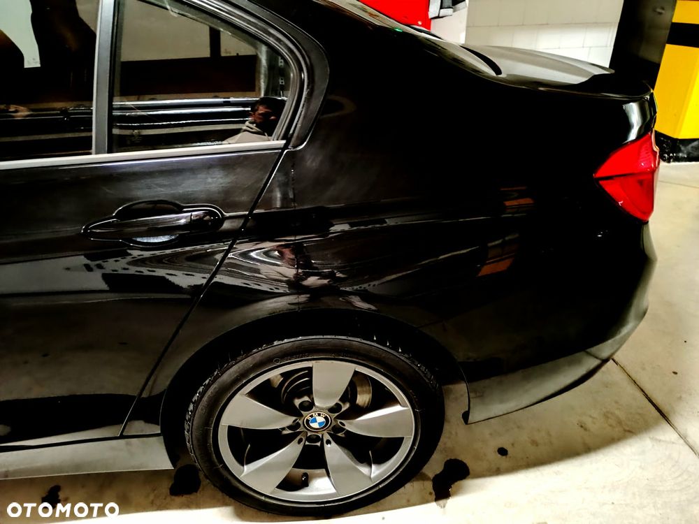 BMW Seria 3 318i - 9