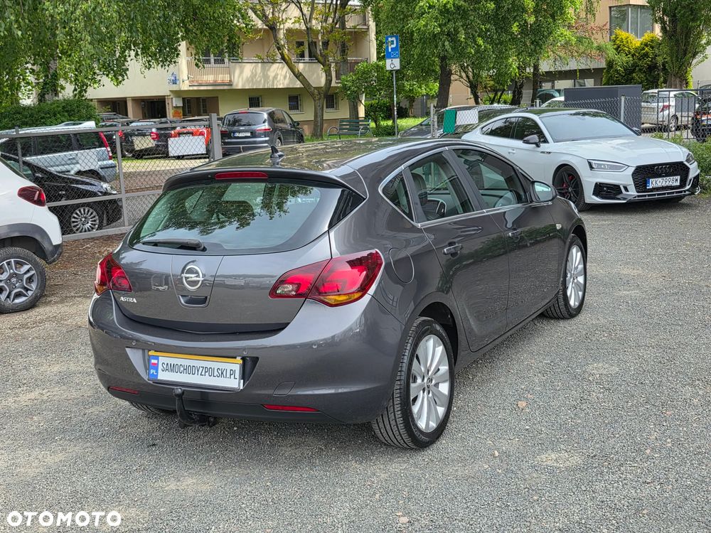 Opel Astra 1.6 Cosmo - 9