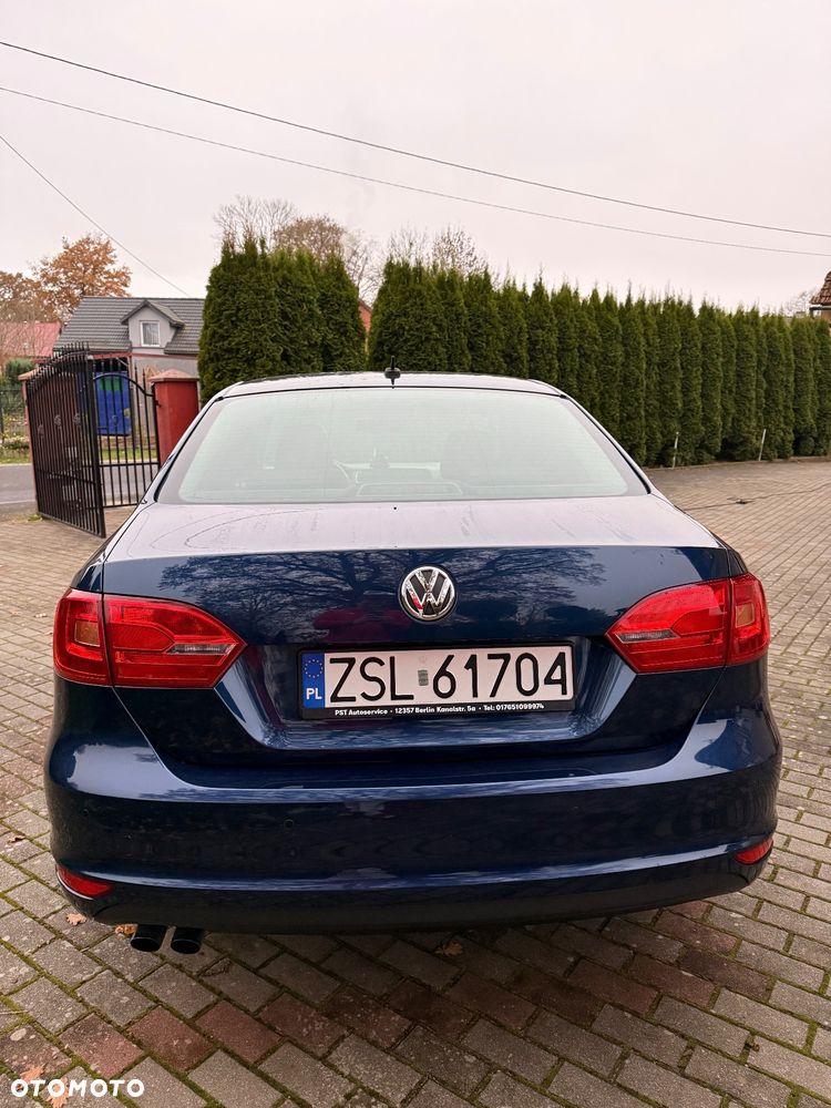 Volkswagen Jetta - 8