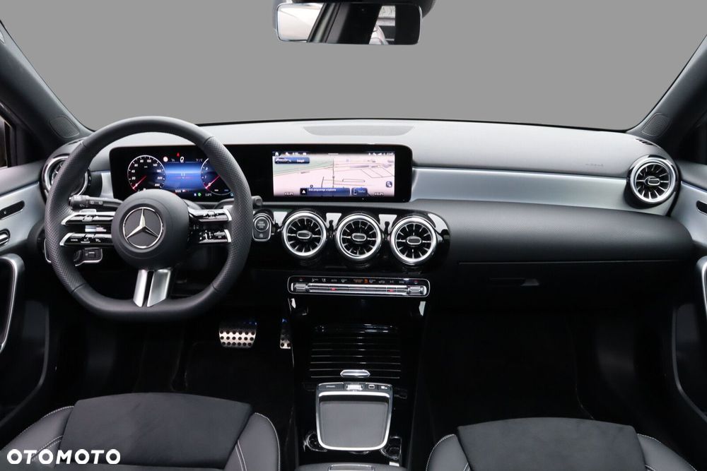Mercedes-Benz Klasa A 220 4-Matic AMG Line 8G-DCT - 10
