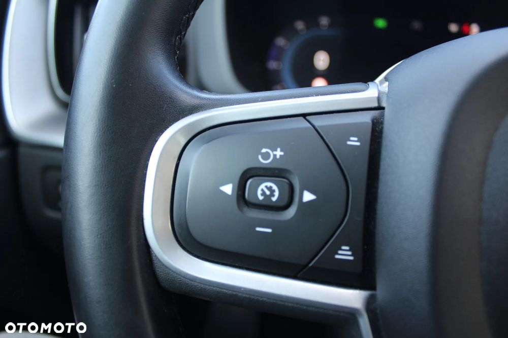 Volvo XC 60 B4 D AWD Geartronic Momentum Pro - 38