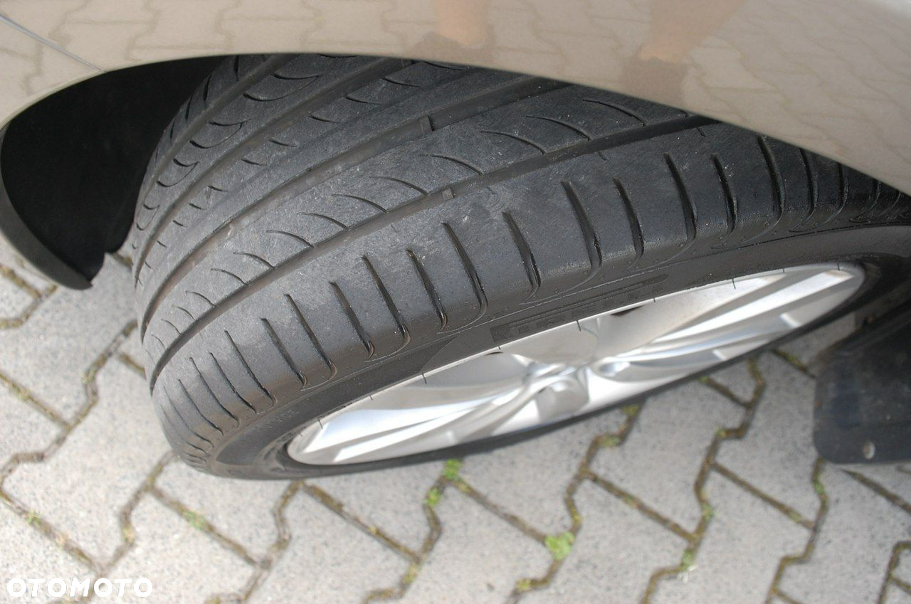 Kia Carens - 8