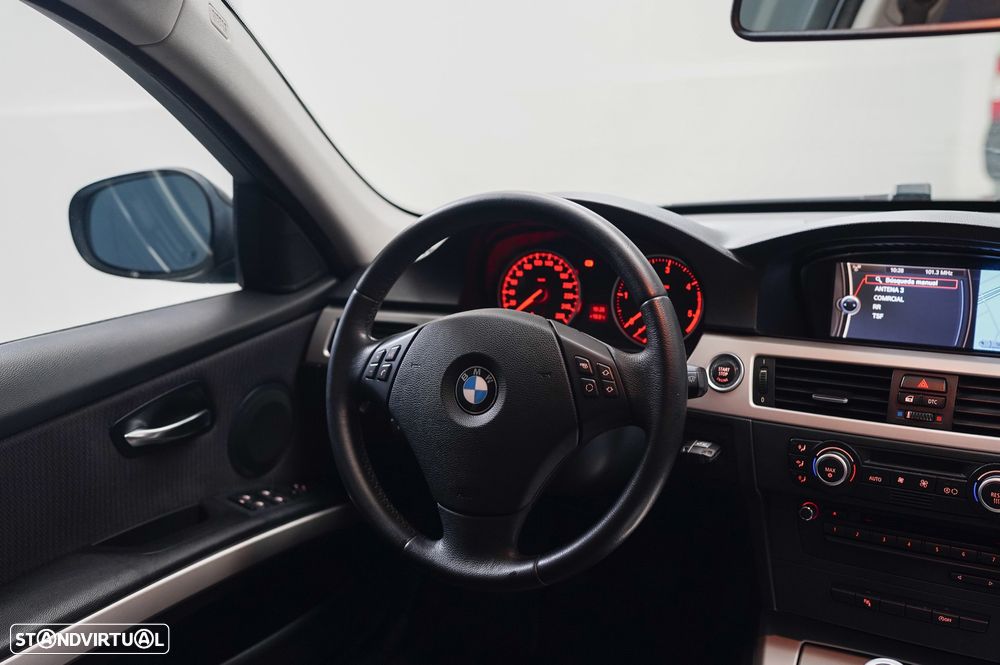 BMW 320 d Touring Navigation Sport - 16